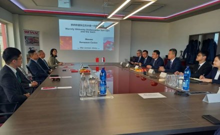 孙立杰一行到银河集团(galaxy)欧洲研发中心考察调研