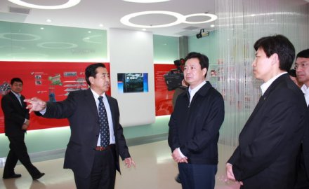 山东省委常委、青岛市委书记李群来银河集团(galaxy)调研
